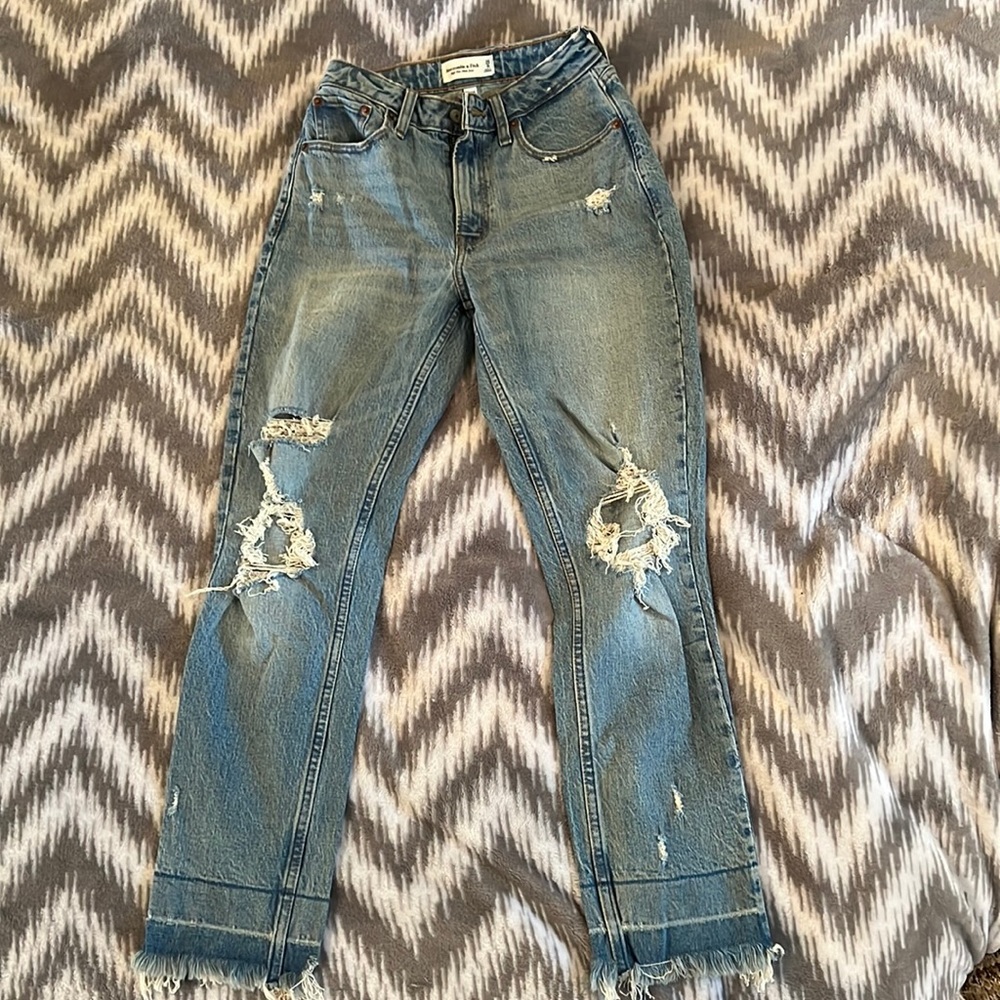 Abercrombie & Fitch High Rise Mom Jeans